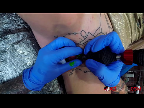 ❤️ Ekstreme tatuita varmulo Sully Savage ricevis tatuon sur sia klitoro ❤❌ Faka video  ĉe ni % eo.bitcoinex.top%